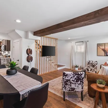 Villa Chic And Cozy -Walk To Bars, Coffee, Restaurants